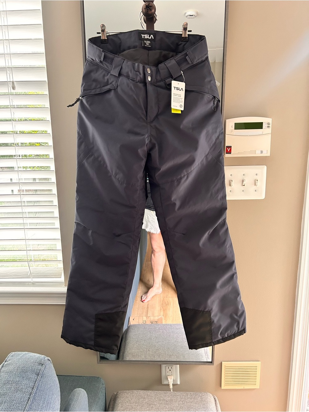 TSLA Men’s Insulated Ski Pants Size Medium NWT